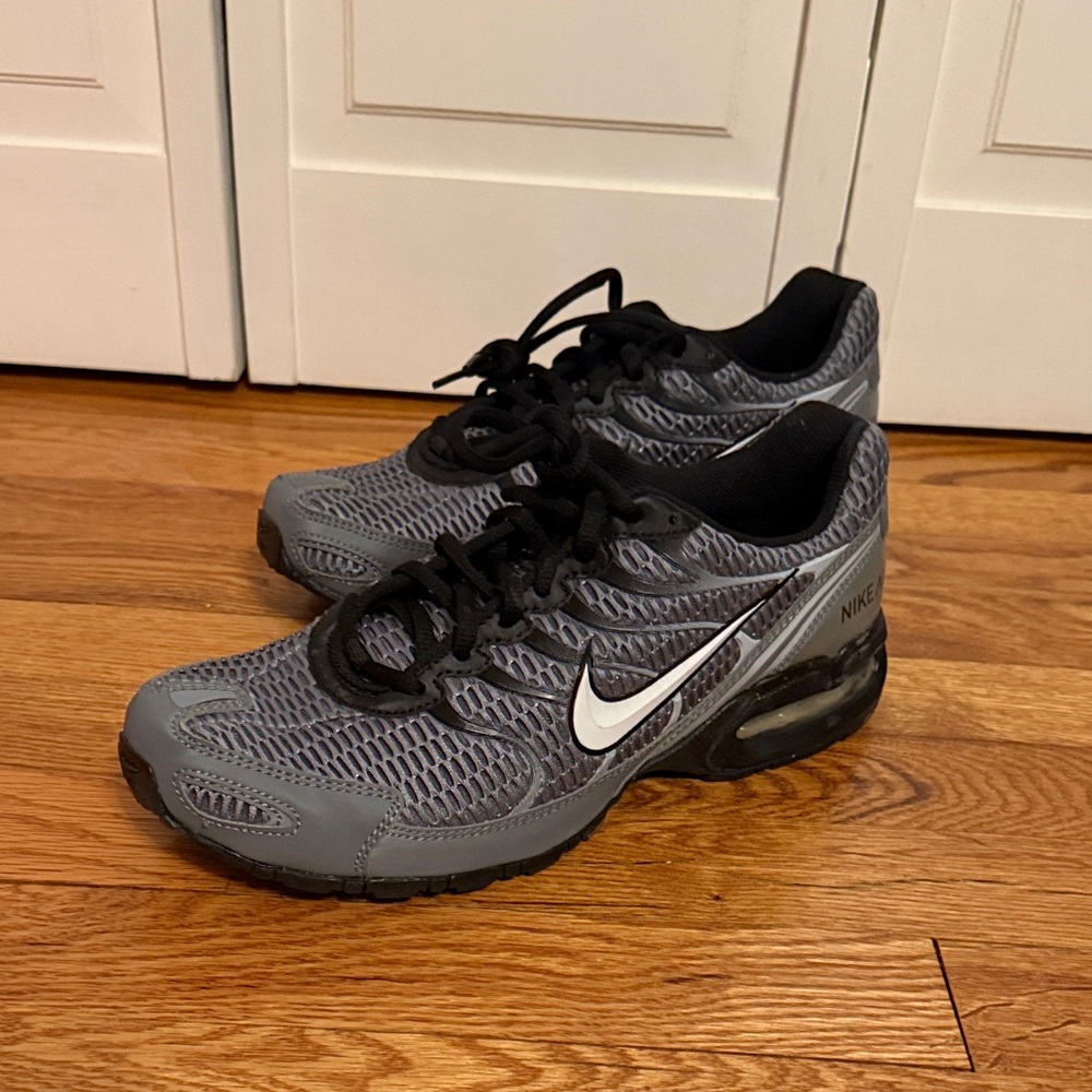Nine Air Max Torch 4 . Nike Black and Gray Running Shoes